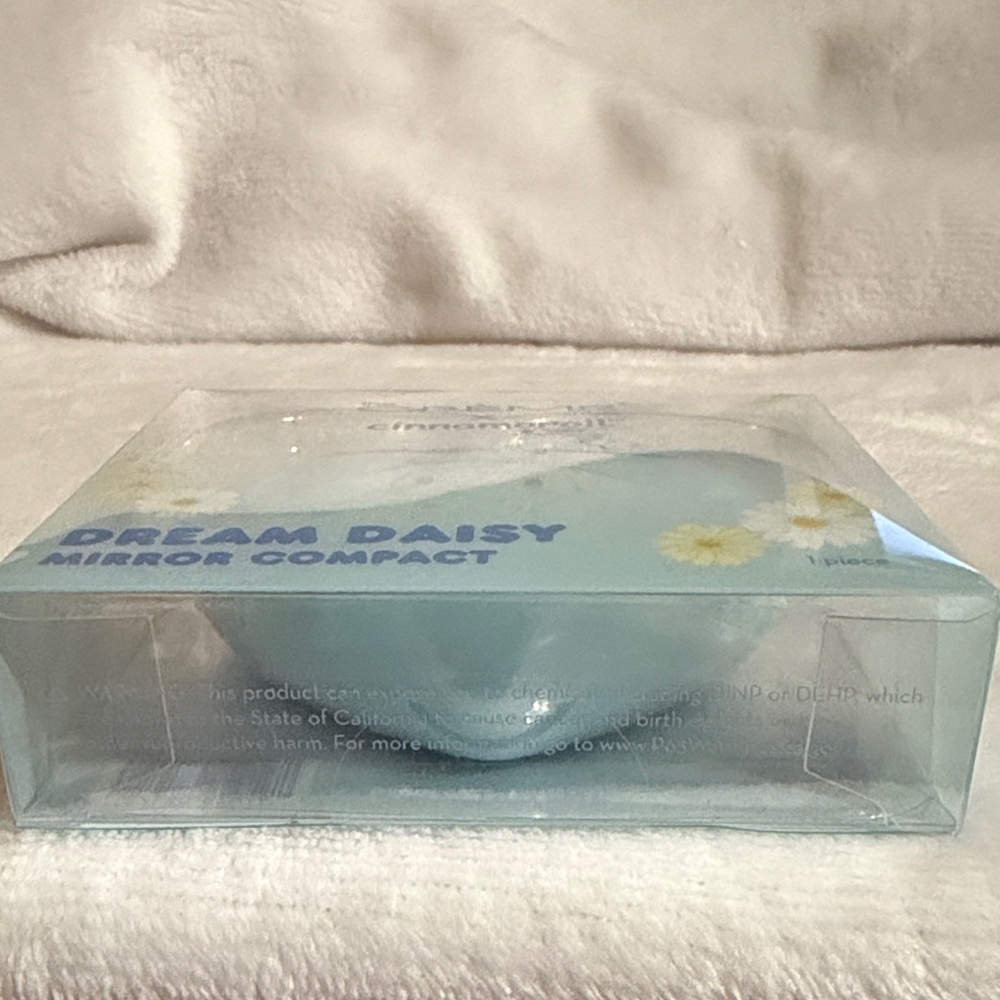 Sanrio Blue Cinnamoroll Dream Daisy Mirror Compact - Picture 6 of 6